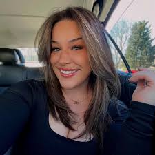 Sabrina Stapleton's Instagram, Twitter & Facebook