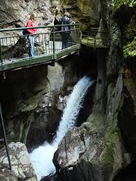 Le cascate dell'acquafraggia rappresentano uno degli spettacoli più belli e suggestivi della val perfetti da percorrere in giornate calde e afose, entrambi i sentieri si sviluppano per tutta la loro. Voglia Di Fresco Una Gita Alle Migliori Cascate In Lombardia