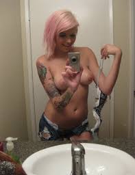 Asian girl mirror selfie - XXXPicss.com