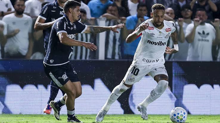 N&atilde;o vai pra Copa": torcida do Remo provoca Neymar durante jogo com Santos | CNN Brasil