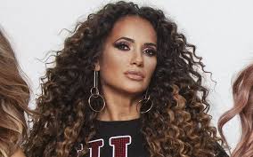 La nueva vida de Carmen Miriam, ganadora de 'Popstars', como vigilante de  seguridad