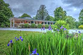 Mountain paradise inside grandfather golf and country club resort is located 1.9 mi (3 km) from the heart of linville. Linville Falls Lodge Cottages Linville Falls Updated 2021 Prices