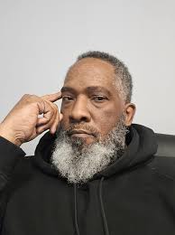 Hello everyone my name is Dennis logan I'm new here Am I free to make  friends with everyone?