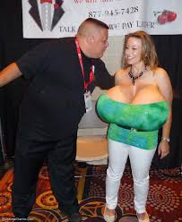 Chelsea Charms green top partying - The Boobs Blog 👀
