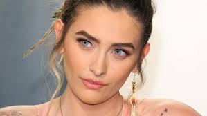 Verliebt in diesen Schauspieler? Paris Jackson entfacht Datinggerüchte