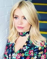 Holly Willoughby's floral blouse: Fashion choice causes BIG social media  reaction