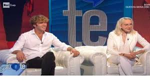 La storia fra paolo ciavarro e clizia incorvaia procede a gonfie vele dopo il gf vip e i due sognano una vita insieme. Eleonora Giorgi Mai Gelosa Di Paolo Ciavarro Newsby