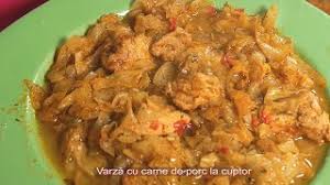 In plus, pentru reteta de rata cu varza la cuptor aveam nevoie e o tigaie in care sa rumenesc pulpele si sa calesc bineinteles ca puteti face reteta si cu varza acra, dar aveti grija cat bulion puneti. VarzÄ Cu Carne De Porc La Cuptor Youtube