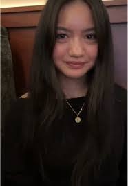 Vanessa Plumb's Instagram, Twitter & Facebook