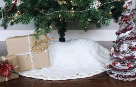 Our standard 52 and 72 diameter skirts fit trees ranging from 9 to 12 feet tall. Thnlife Christmas Tree Skirt Free Pattern Jessica Carey