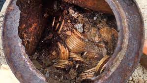 Mencari harta karun di pantai, metal detector indonesia mencari harta karun atau benda terpendam menggunakan metal. 5 Kisah Menarik Penemuan Harta Karun Secara Tidak Sengaja Iluminasi