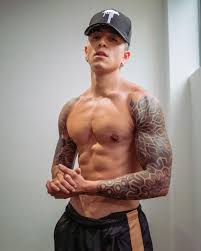 He is the mutant son of caitlin and reed strucker. Andy Rivera Beso A Una Fanatica Durante Su Visita A La Comuna 13 De Medellin