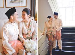 Pakaian ini adalah sebuah karya seni, sebuah karya cinta, warisan yang abadi. A Multi Cultural Multi Colour Peranakan Wedding The Wedding Notebook Magazine