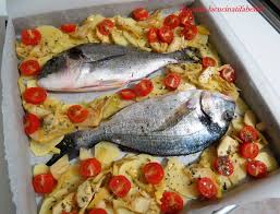 Per preparare la ricetta, mondate le patate e affettatele; Orate Al Forno Con Carciofi Patate E Pomodorini Rossella Lacucinatifabella