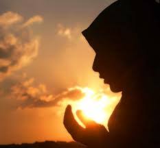 Dec 30, 2019 · kamu bisa menjadikan gambar ini sebagai. 90 Gambar Siluet Muslimah Berdoa Cikimm Com