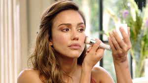Jessica Alba’s Glamorous Bronzed Makeup Look