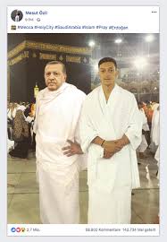 Turkish president recep tayyip erdogan was the best man at german footballer mesut ozil's wedding on friday. Gemeinsame Hadsch Mesut Ozil Postet Erdogan Foto Aus Mekka