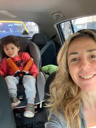 Tres mujeres fueron madres gracias a una donación de embriones y crían como  una familia a sus hijos, que son genéticamente hermanos