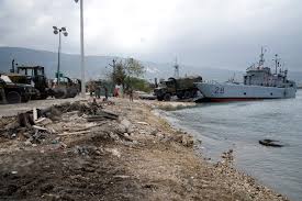 ﻿si dans le des activités humanitaires post séisme 2010, on a enlevé des milliers de tonnes de débris des maisons et d'autres bâtiments détruits par le séisme 2010, mais aujourd'hui, les séquelles du tremblement de terre du 12 janvier 2010 constituent un plus grand volume de décombres à déblayer pour au moins débuter à la reconstruction réelle d'haïti, 10 ans après le. Operation Seisme Haiti 2010 Wikiwand