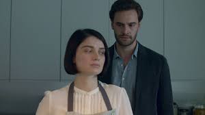 Netflix is a gift that keeps on giving. Behind Her Eyes And What Makes A Perfect Plot Twist Bbc Culture