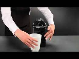 La plupart des machines à café nespresso possèdent un mode détartrage. Detartrage De Votre Machine Nespresso Pixie Youtube