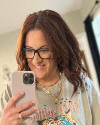 Kelly Griffis's Instagram, Twitter & Facebook