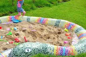 Eine Mosaik Schlange Als Sandkasten Do It Yourself Hausbau Garten Inspirationen Baby Kind Und Meer Sandkasten Garten Mosaikgarten Hintergarten