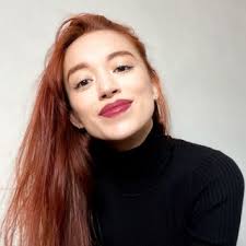 Pamela B., Ahli bahasa dan guru dengan pengalaman tiga tahun dalam  pengajaran bahasa.