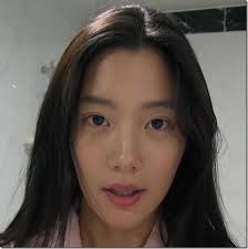 She made her acting debut in the sitcom nonstop 4 (2003), and has since played leading roles in television dramas such as couple or trouble (2006), tazza (2008). ë¹„ë¹„ë§Œ ë°œëžì„ë•Œì™€ ìŒ©ì–¼ì¼ë•Œ ì‚¬ì§„ ë„¤ì´íŠ¸íŒ