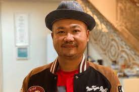 Selain itu, tidak seperti tabungan di bank yang dikenakan biaya administrasi bulanan, tabungan emas pegadaian hanya menungut biaya pembukaan rekening sebesar sepuluh ribu dan biaya administrasi sebesar tiga puluh ribu per tahun. Mengenal Sosok Basuki Surodjo Sebagai Raja It Indonesia