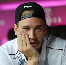 His preferred position is centre froward, but he has also played on the right side of attack. Nicklas Bendtner Der Tiefe Fall Des Danischen Sturmers Welt