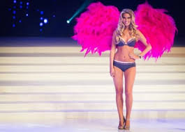 À 23 ans, la belge lenty frans a une carrière de mannequin déjà tracée. Probleem Van Miss Belgie Lenty Frans Is Opgelost Maar Wie K Het Nieuwsblad Mobile