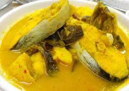 Masak lagi hingga kuah mengental, ikan matang sempurna dan empuk. Cara Memasak Patin Bumbu Kuning Sederhana