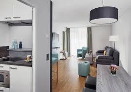Fully equipped with a kitchenette, two samsung smart tv's, surround sound, and bluetooth connectivity, the ambassador is the ideal unit for styling crews and production teams alike. Living Hotel Frankfurt Apartment Hotel In Sachsenhausen