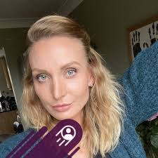 Janine Tierney's Instagram, Twitter & Facebook