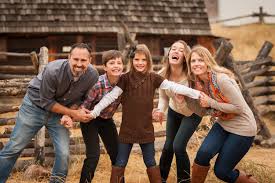 Image result for tbn:89j_M0kB5dmhMM::www.portaldafamilia.org/images/familia1a.jpg