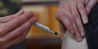 Le mode d'injection varie selon le type de vaccin : Vaccination Contre Le Covid 19 Comment L Ecart Se Creuse Entre La France Et Ses Voisins