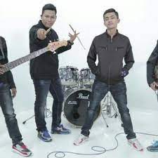 Untuk melihat detail lagu tersiksa putera band klik salah satu judul yang cocok, kemudian untuk link download tersiksa putera band ada di halaman berikutnya. Lirik Lagu Tersiksa Putera Band