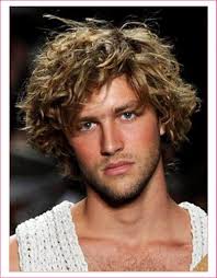Frisur Rundschnitt Rundschnitt Frisur Rundschnitt Frisur Rundschnitt Frisur Rundschni In 2020 Men S Curly Hairstyles Long Hair Styles Men Man Bun Curly Hair