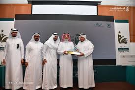 تمكّن باحثون من جامعة السلطان قابوس من تقديم خيار فعّال واقتصادي للشركات. Ù…Ø¯ÙŠØ± Ø¬Ø§Ù…Ø¹Ø© Ø£Ù… Ø§Ù„Ù‚Ø±Ù‰ ÙŠØªÙˆØ¬ Ø§Ù„ÙØ§Ø¦Ø²ÙŠÙ† Ø¨Ø¬Ø§Ø¦Ø²Ø© Ø§Ù„ØªØ¹Ù„Ù… Ø§Ù„Ø¥Ù„ÙƒØªØ±ÙˆÙ†ÙŠ Ø®Ø¨Ø±