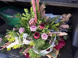 Secara umum, gelar santo bagi pria atau santa bagi wanita diberikan gereja katolik kepada mereka yang hidup dalam kebajikan dan mencapai titik heroik, seperti dilansir dari bbc. Grabgesteck Hiasan Karangan Bunga Untuk Allerheiligen Make It In Your Life