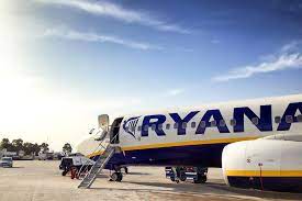 Perdita di entrambi i motori durante l'atterraggio a causa di un impatto con volatili. 10 Clausole Del Contratto 2017 Degli Assistenti Di Volo Ryanair Che Non Vi Immaginereste Mai