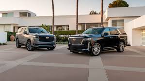 Choose between the 2021 cadillac escalade or the extended wheelbase escalade esv and begin customizing your own vehicle to see pricing. Cadillac Escalade 2021 Full Size American Suv Luxury Could Come To Australia Chasing Cars