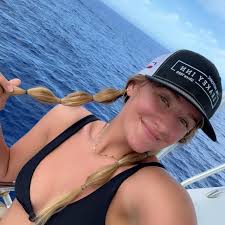 Grace Redding's Instagram, Twitter & Facebook