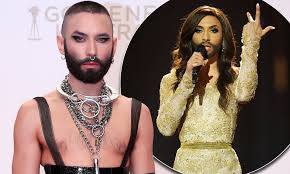 O metamorfozie austriackiego piosenkarza thomasa neuwirtha, znanego jako conchita wurst. Eurovison S Thomas Conchita Wurst Neuwirth Turns Heads In Daring Corset Style Top Daily Mail Online