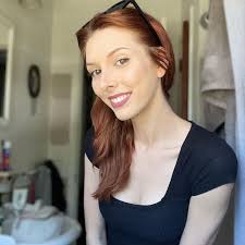 Tara Dellinger's Instagram, Twitter & Facebook