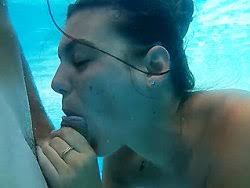 Une Jolie Salope De 19 Ans Se Fait Baiser Dans La Piscine