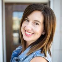 Kate Simon's Instagram, Twitter & Facebook