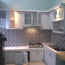 The wine rack embedded in the side of kitchen unit is sleek. 160 Ide Kitchen Set Atas Dapur Desain Dapur Dapur Minimalis