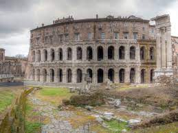 Wenn man die besichtigung um den circus flaminius herum von osten her beginnt, steht man plötzlich vor dem gewaltigen torso des marcellustheaters, dem. Datei Teatro Marcello Roma Hdr 2013 03 Jpg Wikipedia